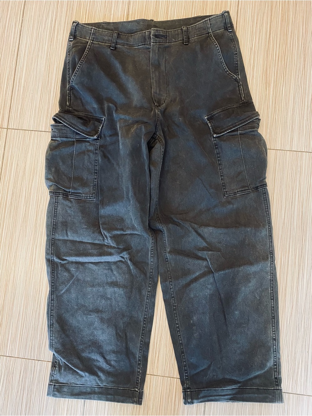 Uniqlo Black Cargo Jeans Pants with Side Utility Pockets - Size 30-33" Waist Men
